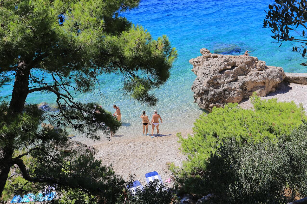 La spiaggia più vicina - Appartamenti accanto al mare Medici, Almissa - Omiš