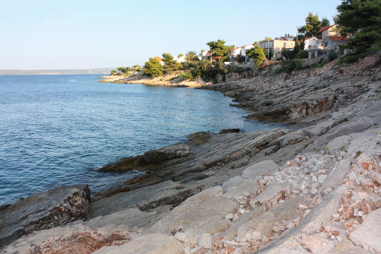 La spiaggia più vicina - Appartamenti accanto al mare Stomorska, Solta