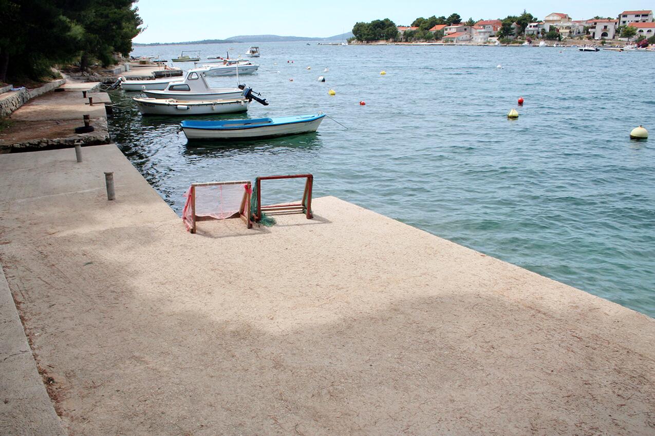 Nächster Strand - Ferienwohnungen am Meer Zaboric, Sibenik