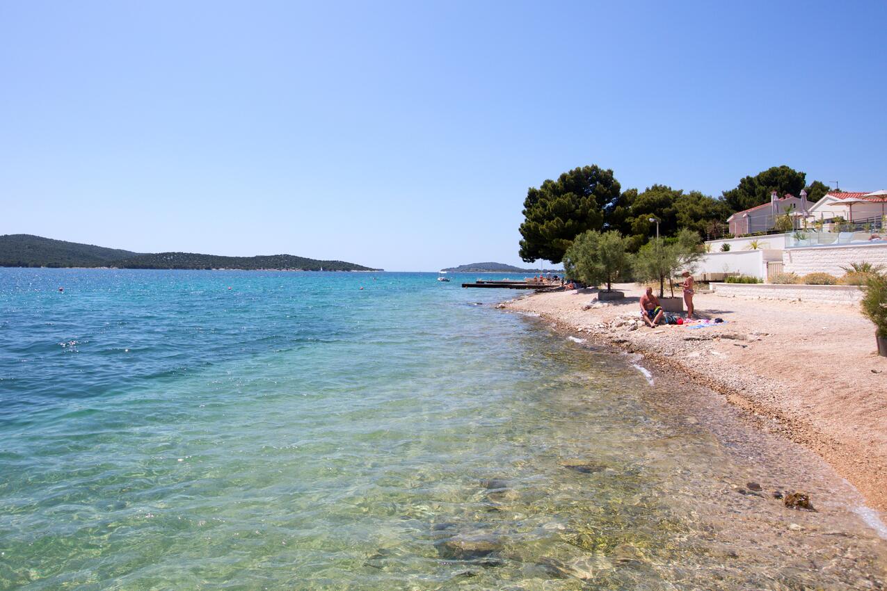 Legközelebbi strand - Apartmanok a tenger mellett Zaboric, Sibenik