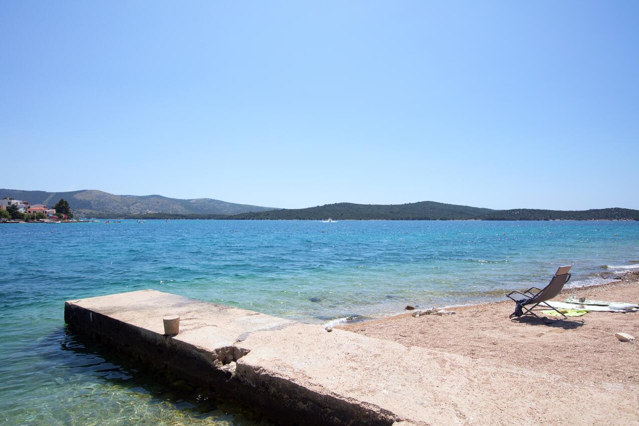 Legközelebbi strand - Apartmanok a tenger mellett Zaboric, Sibenik