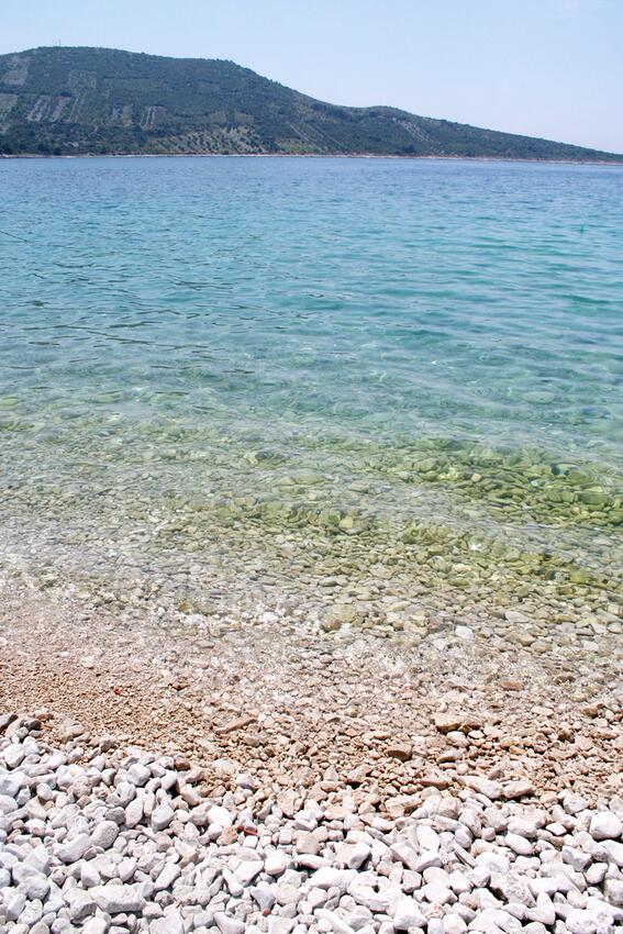 La spiaggia più vicina - Appartamenti accanto al mare Capocesto - Primošten