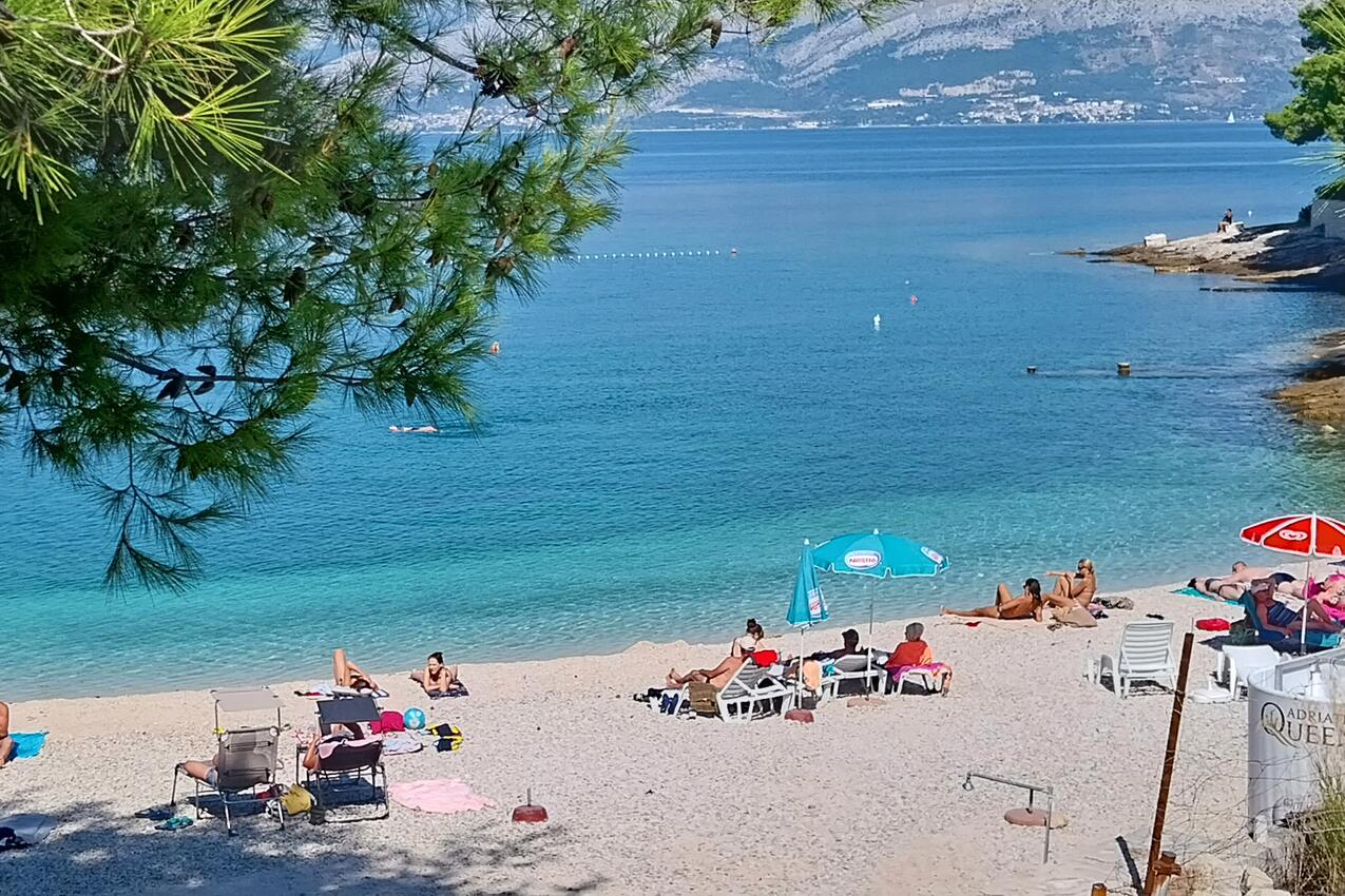Den närmaste badstranden - Lägenheter med parkering Postira, Brac
