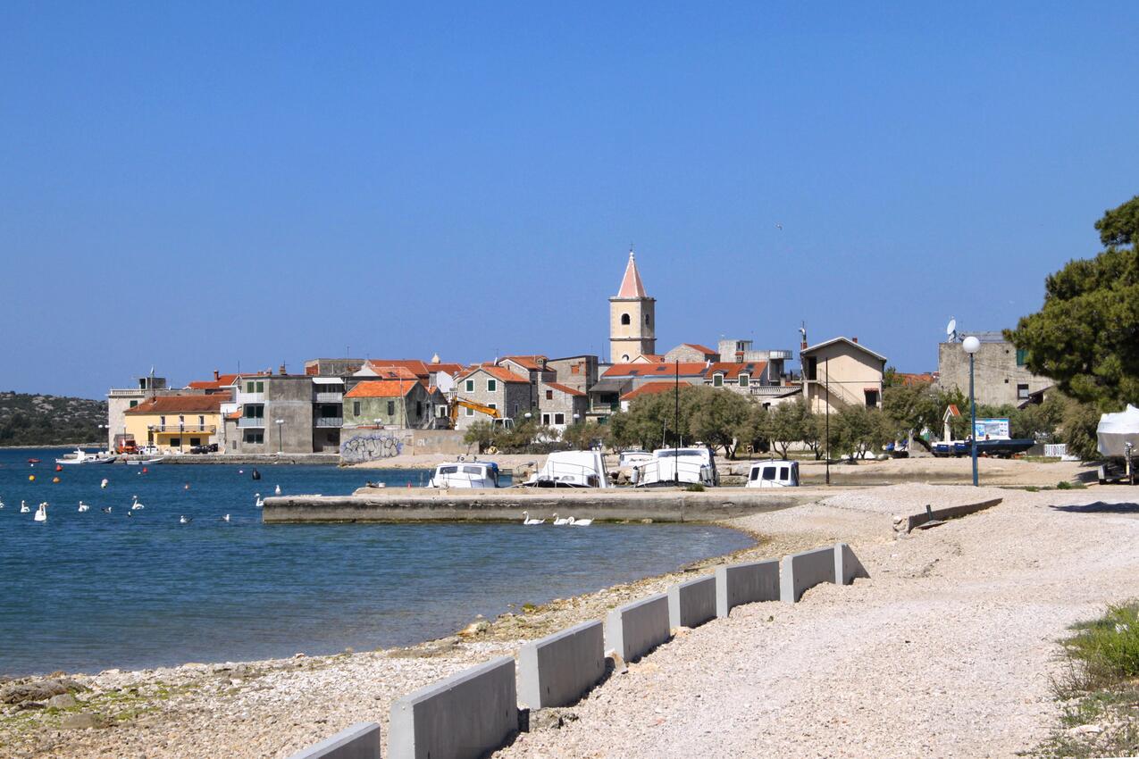 Legközelebbi strand - Apartmanok parkolóhellyel Pirovac, Sibenik