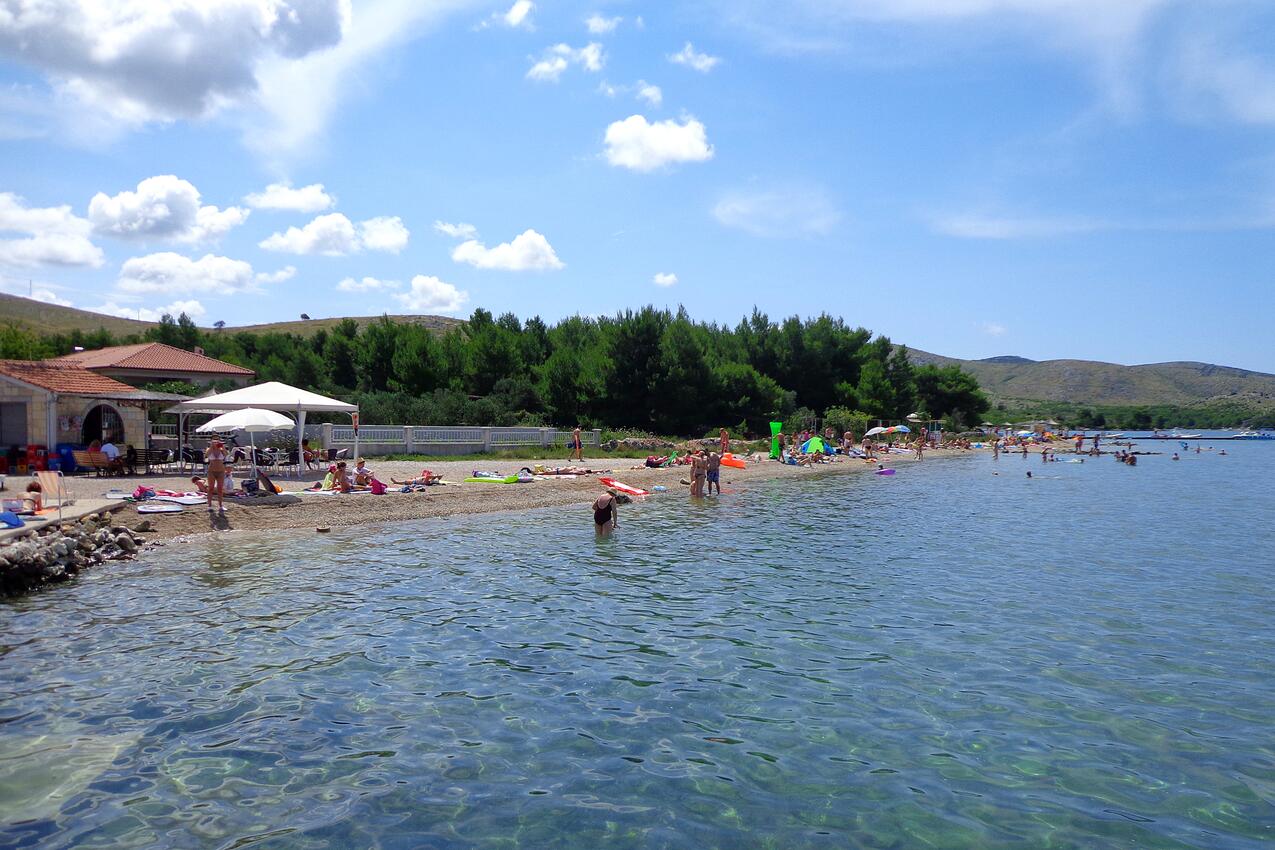 Legközelebbi strand - Apartmanok a tenger mellett Zaboric, Sibenik