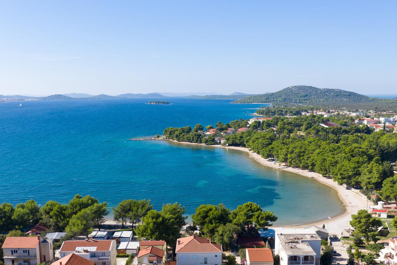 Nermeste strand - Lejlighedens parkeringsplads Pirovac, Sibenik