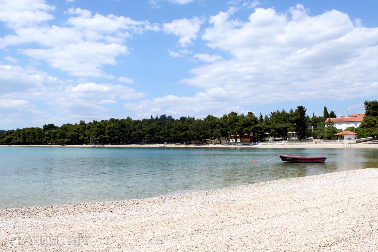 La spiaggia più vicina - Appartamenti accanto al mare Slosella - Pirovac, Sebenico - Šibenik