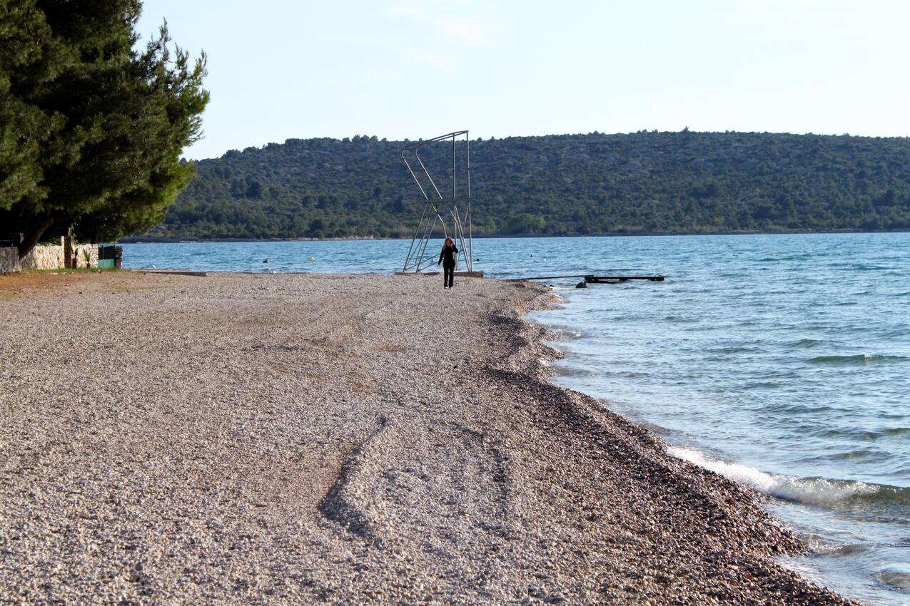 Nermeste strand - Lejlighedens parkeringsplads Pirovac, Sibenik