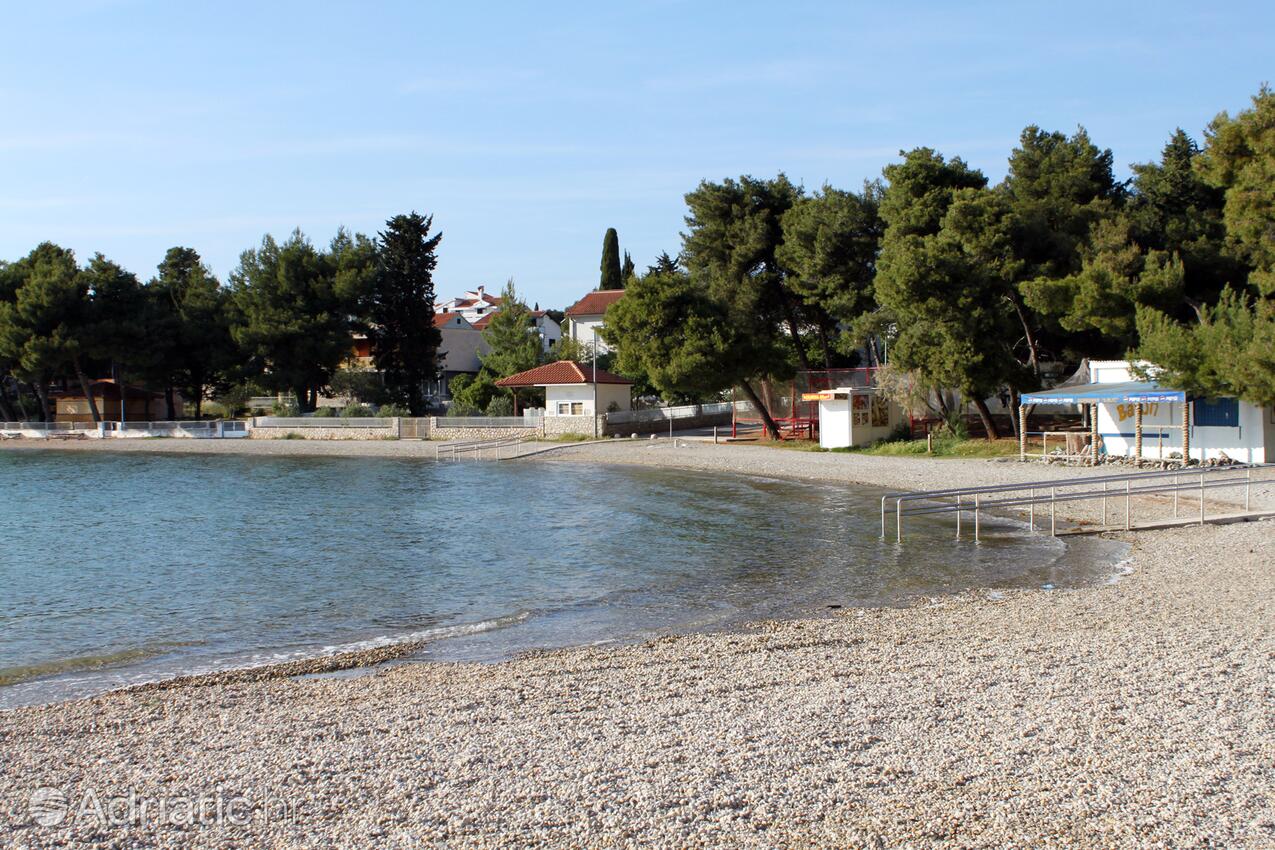 La spiaggia più vicina - Appartamenti accanto al mare Slosella - Pirovac, Sebenico - Šibenik