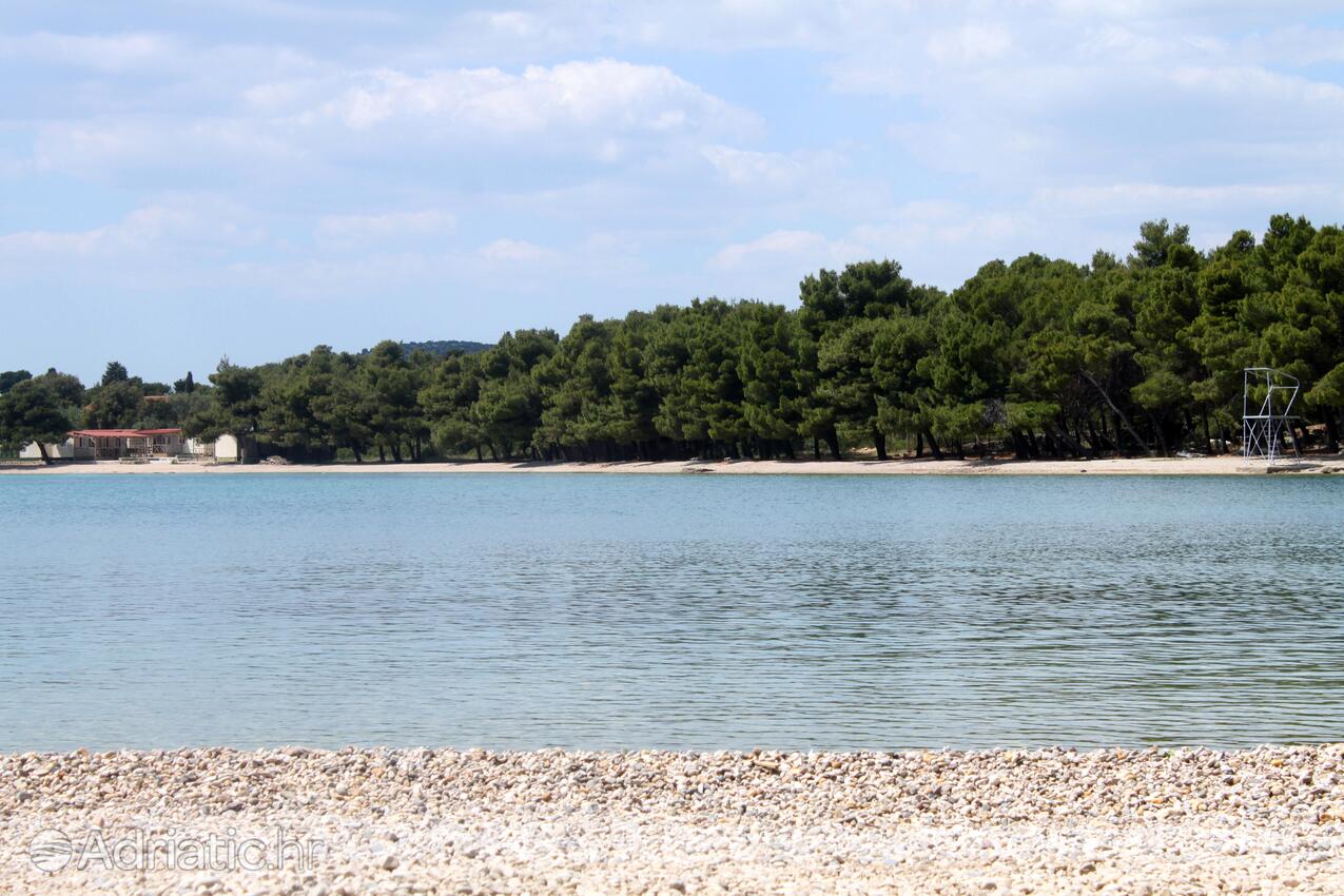 La spiaggia più vicina - Appartamenti accanto al mare Slosella - Pirovac, Sebenico - Šibenik