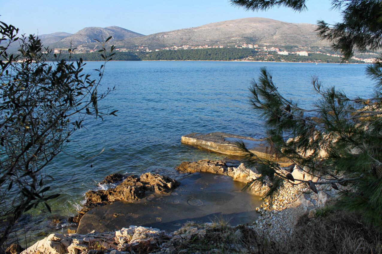 La spiaggia più vicina - Casa con piscina accanto al mare Okrug Donji, Bua - Čiovo