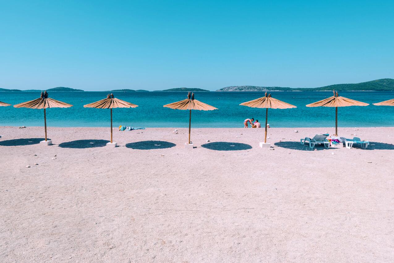 Najbliža plaža - Apartmani i sobe uz more Brodarica, Šibenik