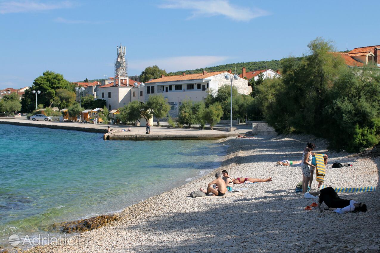 Nearest beach - Apartments by the sea Supetar, Brač