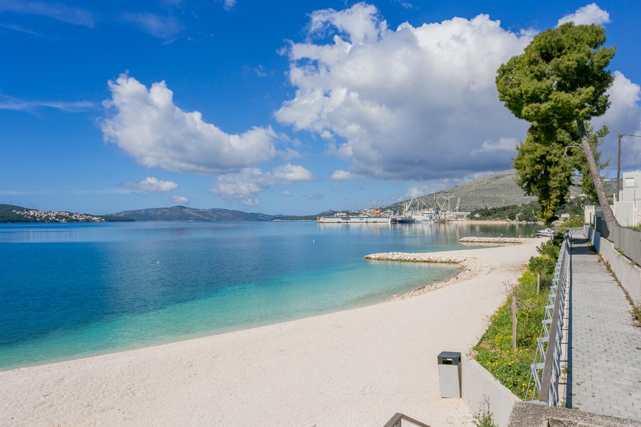Nejbližší pláž - Apartmány s parkovištěm Trogir