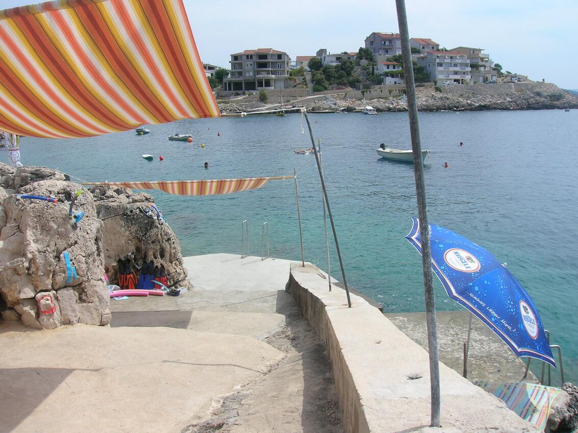 La spiaggia più vicina - Appartamenti accanto al mare per famiglie Sevid, Traù - Trogir