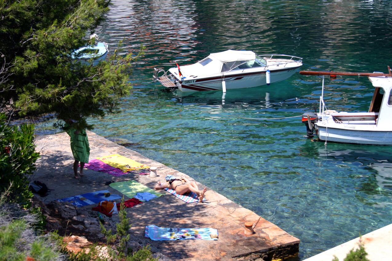 Nächster Strand - Ferienwohnungen am Meer Basina, Hvar