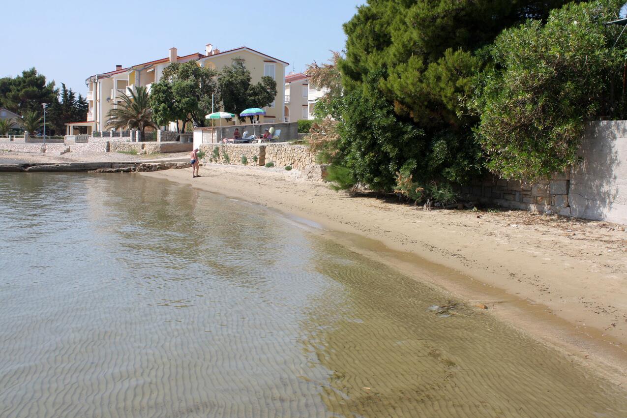 La spiaggia più vicina - Appartamenti e camere accanto al mare Banjol, Arbe - Rab