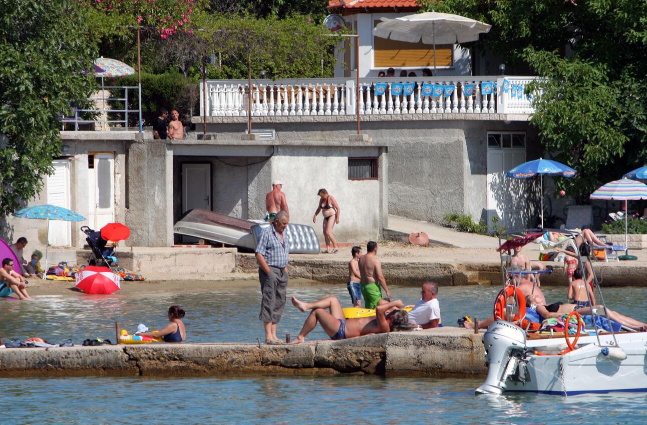 La spiaggia più vicina - Appartamenti e camere accanto al mare Banjol, Arbe - Rab
