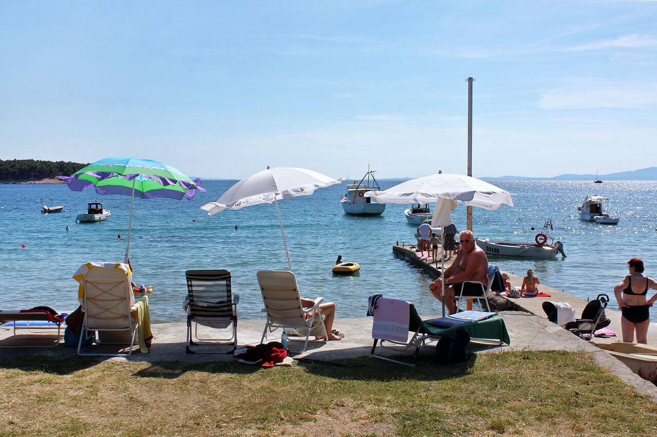 La spiaggia più vicina - Appartamenti e camere accanto al mare Banjol, Arbe - Rab