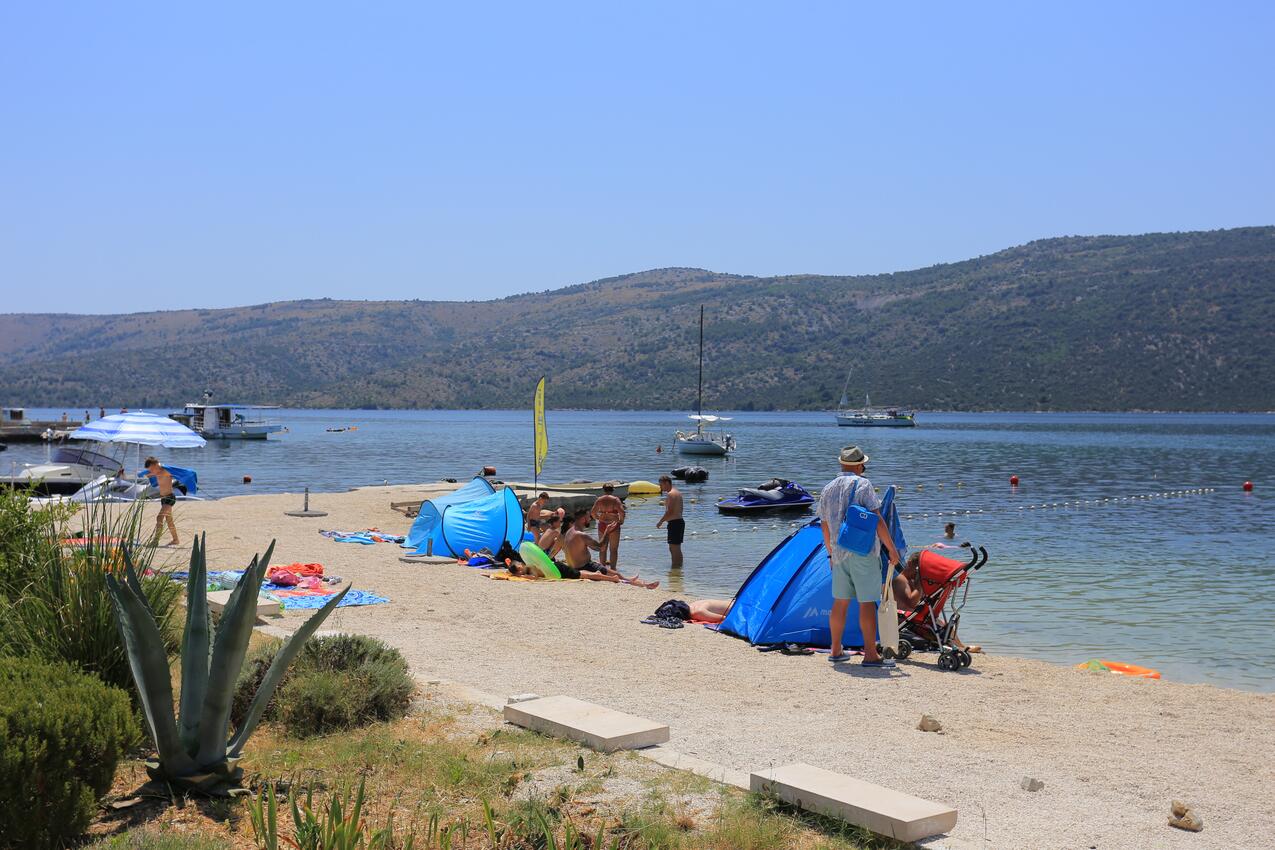 Nermeste strand - Lejlighedens parkeringsplads Poljica, Trogir