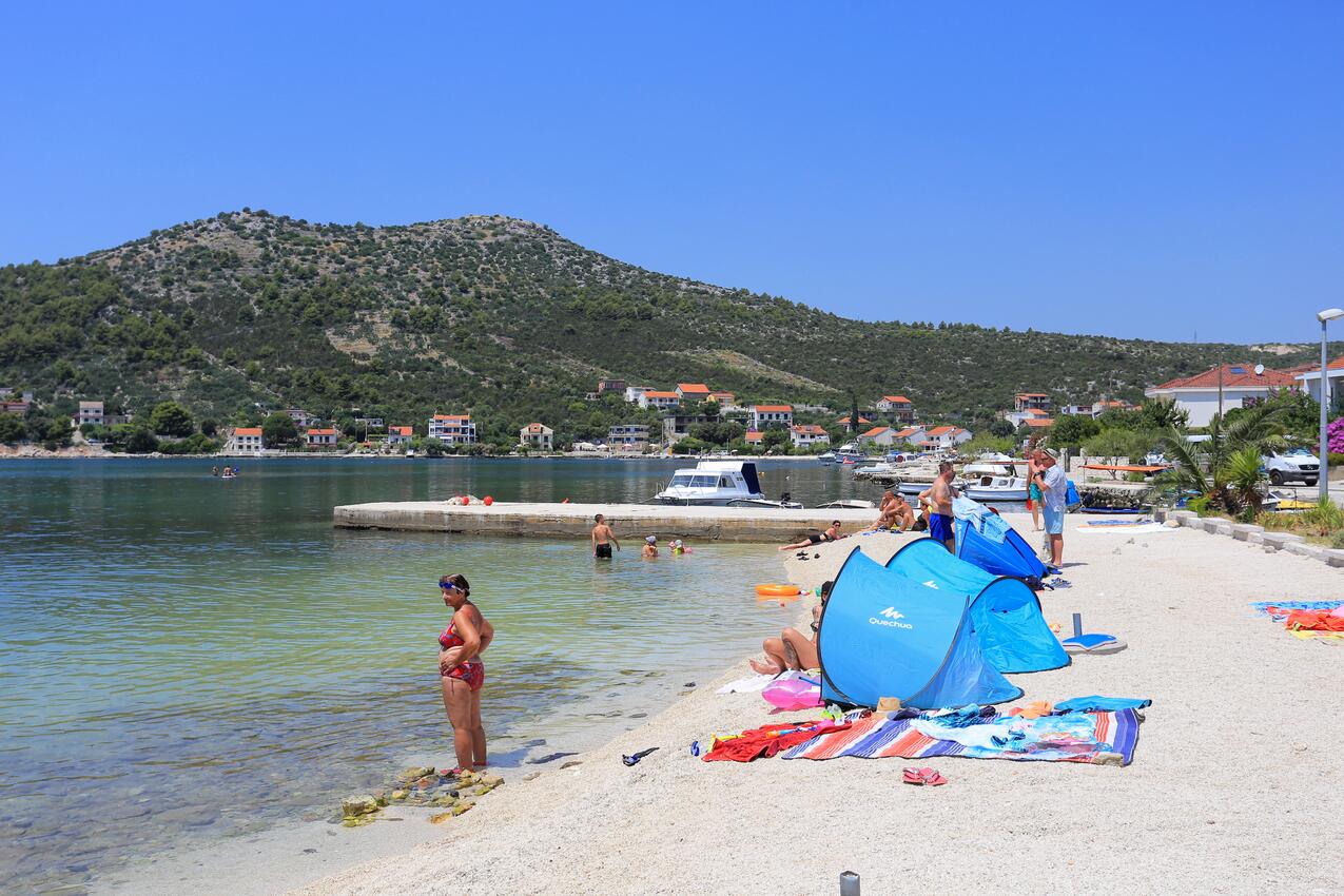 Nermeste strand - Lejlighedens parkeringsplads Poljica, Trogir