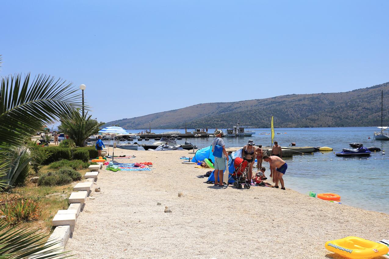 Nermeste strand - Lejlighedens parkeringsplads Poljica, Trogir