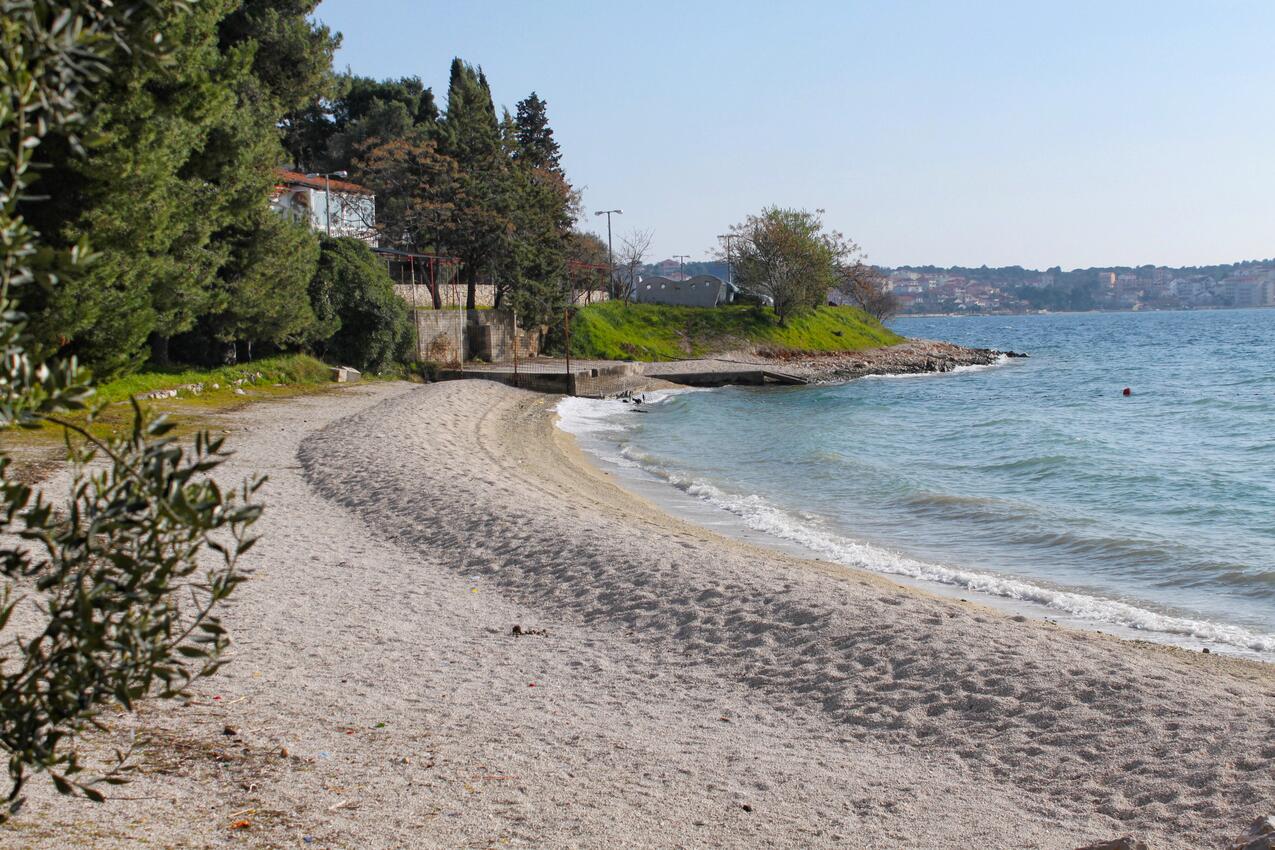 Nearest beach - Apartments with parking spaces Okrug Gornji, Čiovo