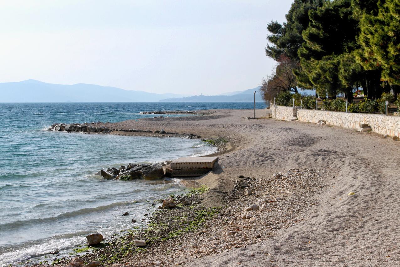 Nearest beach - Apartments with parking spaces Okrug Gornji, Čiovo