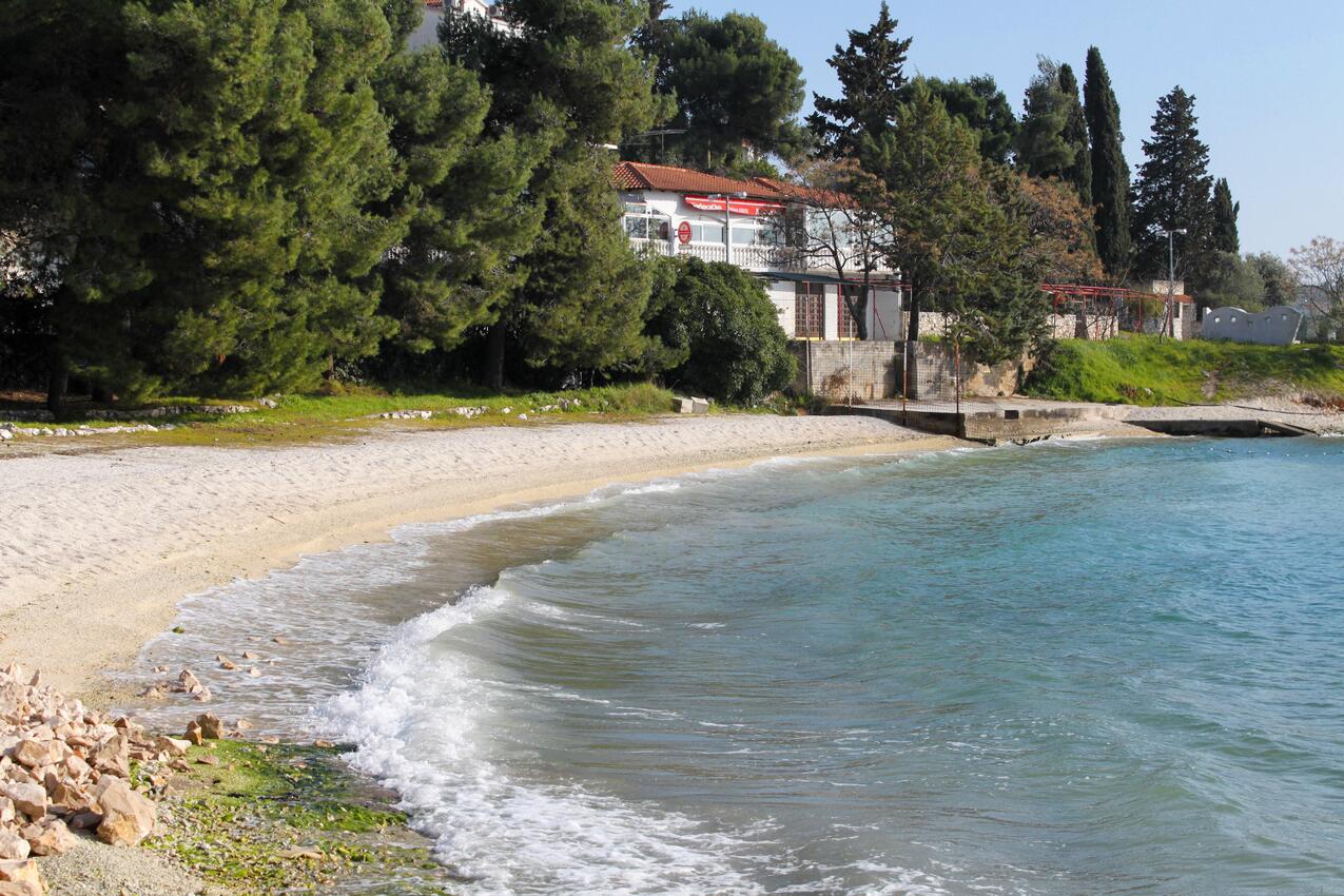 Nearest beach - Apartments with parking spaces Okrug Gornji, Čiovo