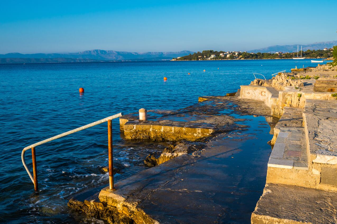 La spiaggia più vicina - Appartamenti accanto al mare Necujam, Solta