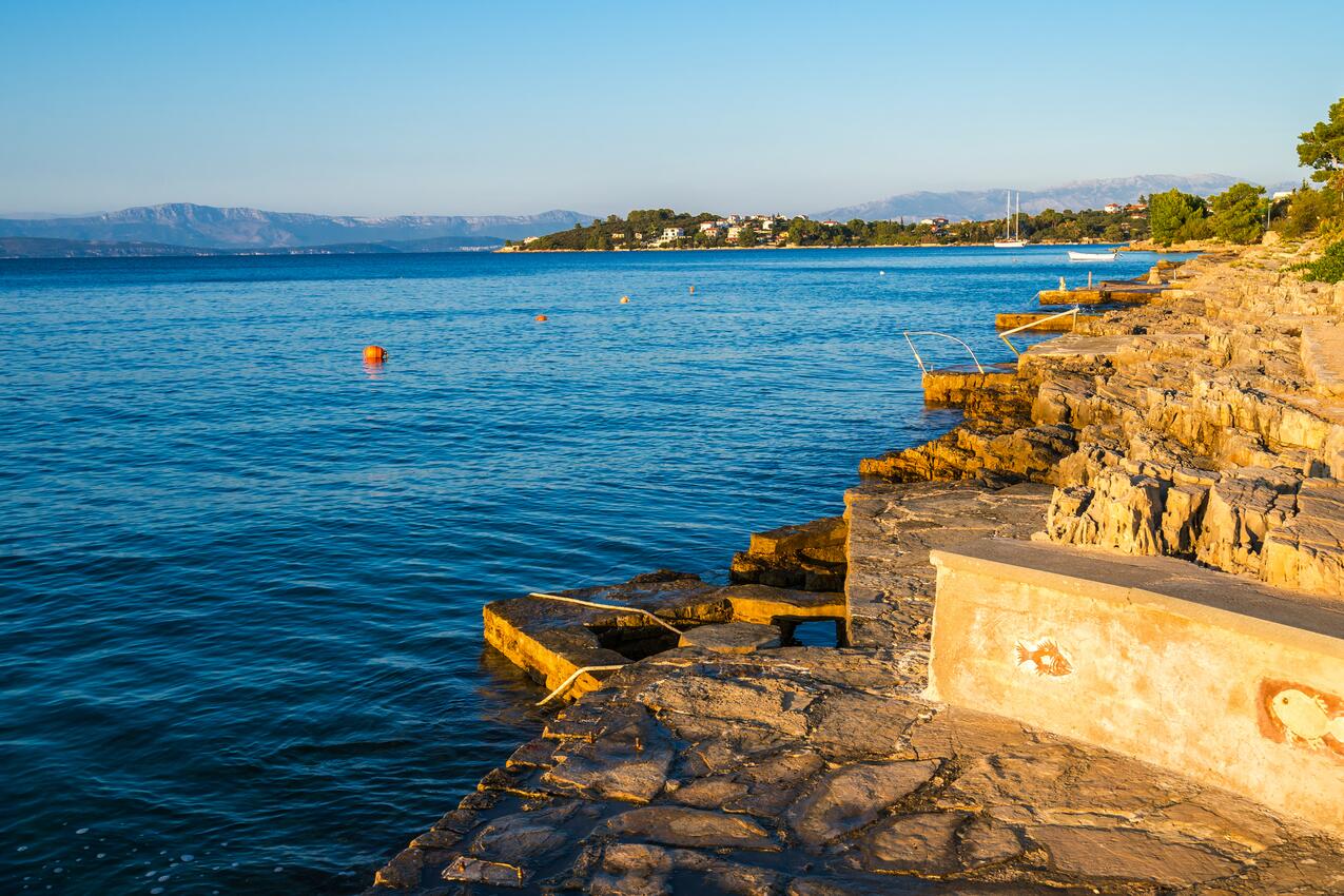 La spiaggia più vicina - Appartamenti accanto al mare Necujam, Solta
