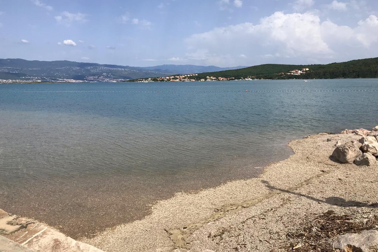 Nearest beach - Apartments with parking spaces Čižići, Krk