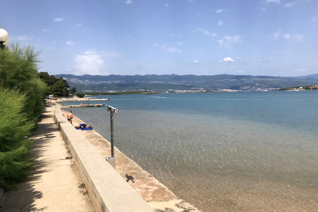 Nearest beach - Apartments with parking spaces Čižići, Krk