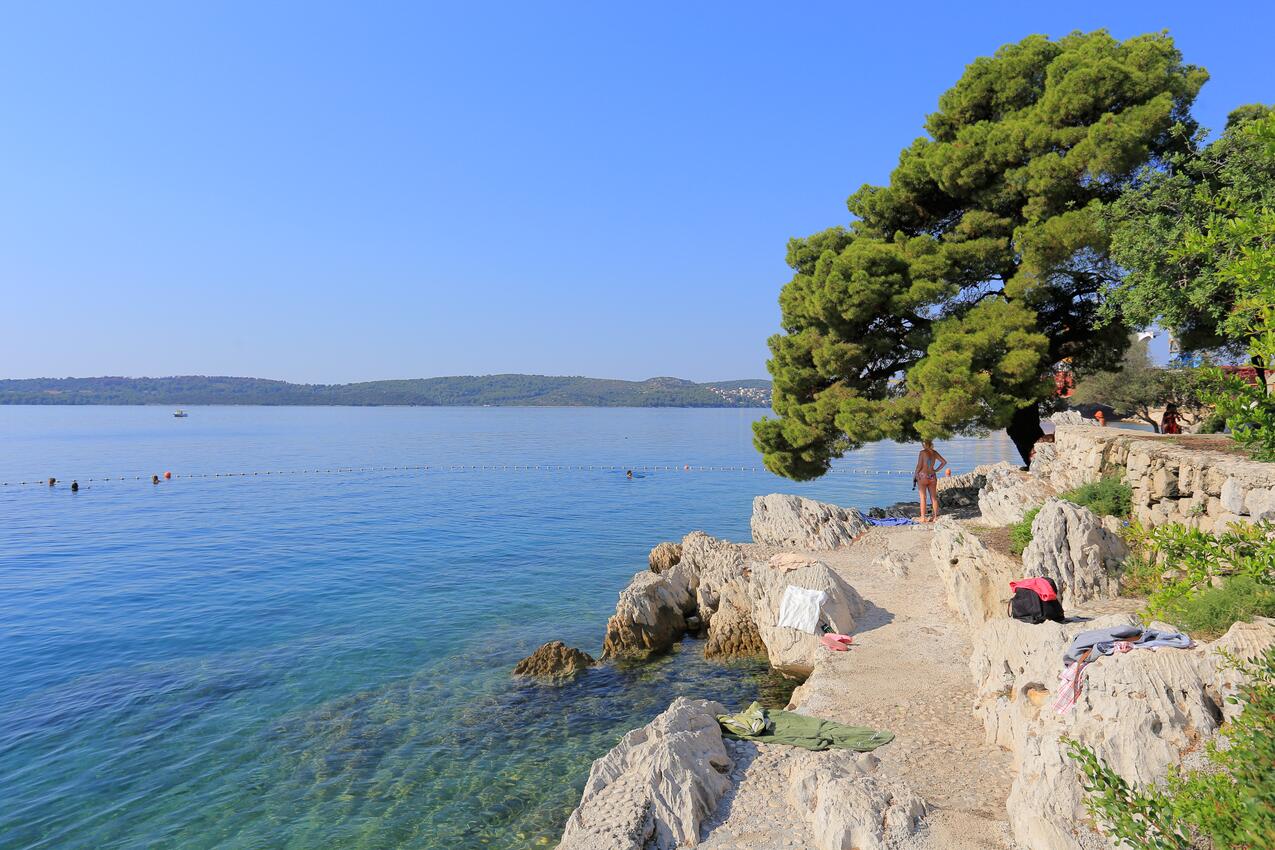 La spiaggia più vicina - Appartamenti e camere con parcheggio Traù - Trogir