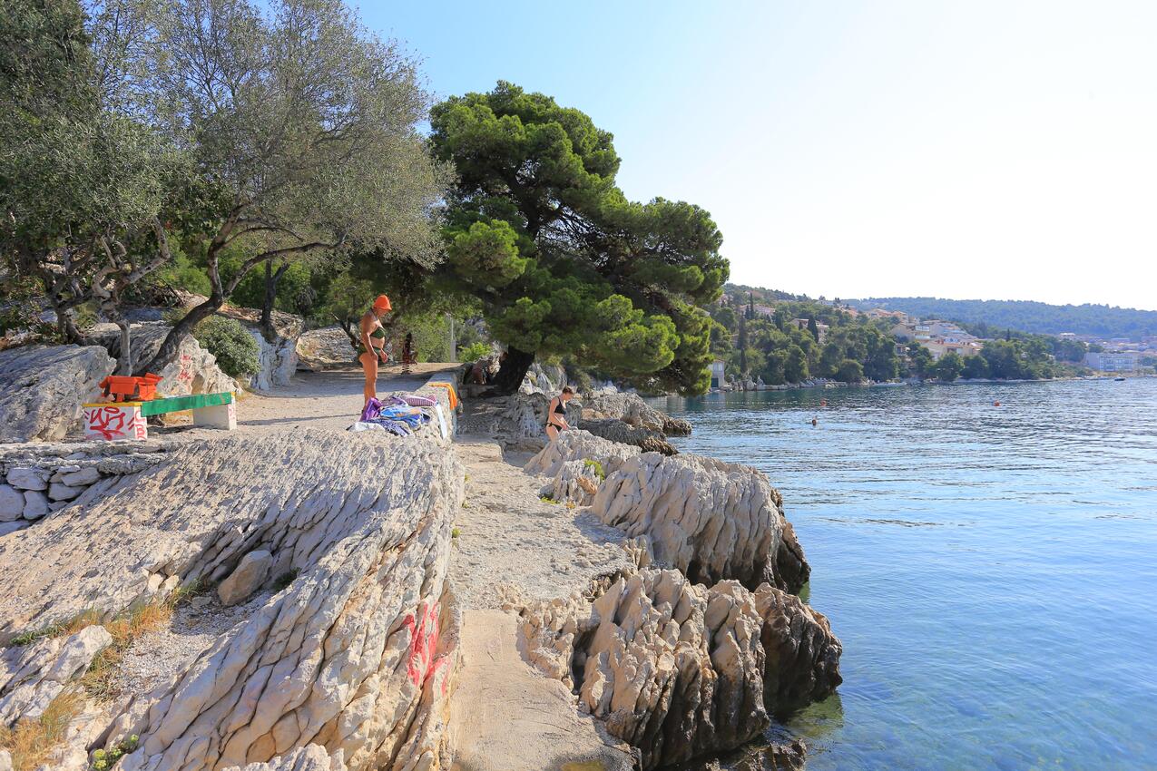 La spiaggia più vicina - Appartamenti e camere con parcheggio Traù - Trogir