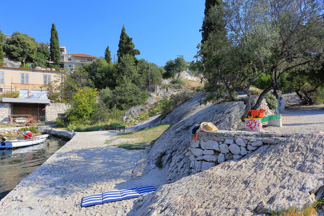 La spiaggia più vicina - Appartamenti e camere con parcheggio Traù - Trogir