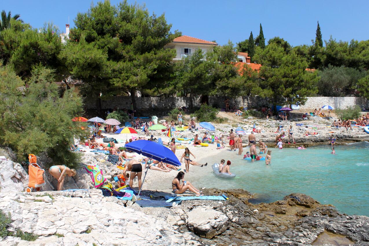 Nermeste strand - Lejligheder med pool Mavarstica, Ciovo