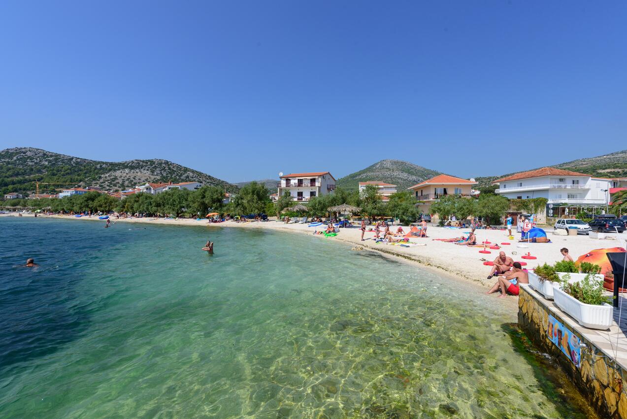 Najbližja plaža - Apartmaji s parkingom Seget Vranjica, Trogir