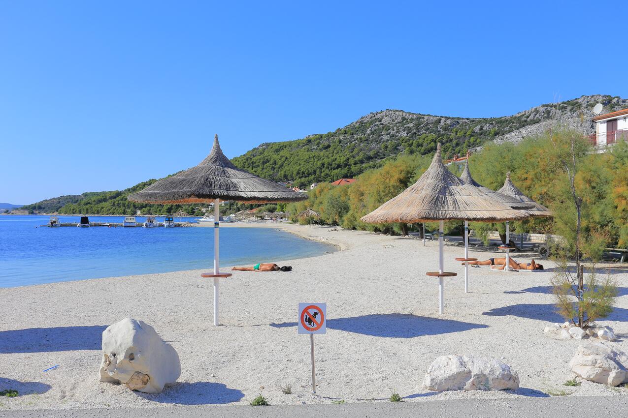 Najbližja plaža - Apartmaji s parkingom Seget Vranjica, Trogir