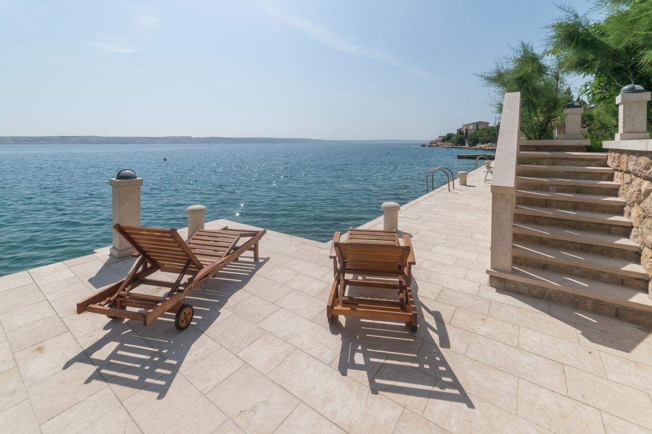 Najbliža plaža - Apartmani uz more Barić Draga, Karlobag