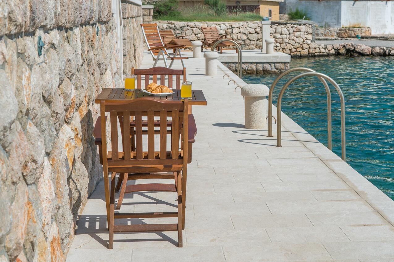 Najbliža plaža - Apartmani uz more Barić Draga, Karlobag