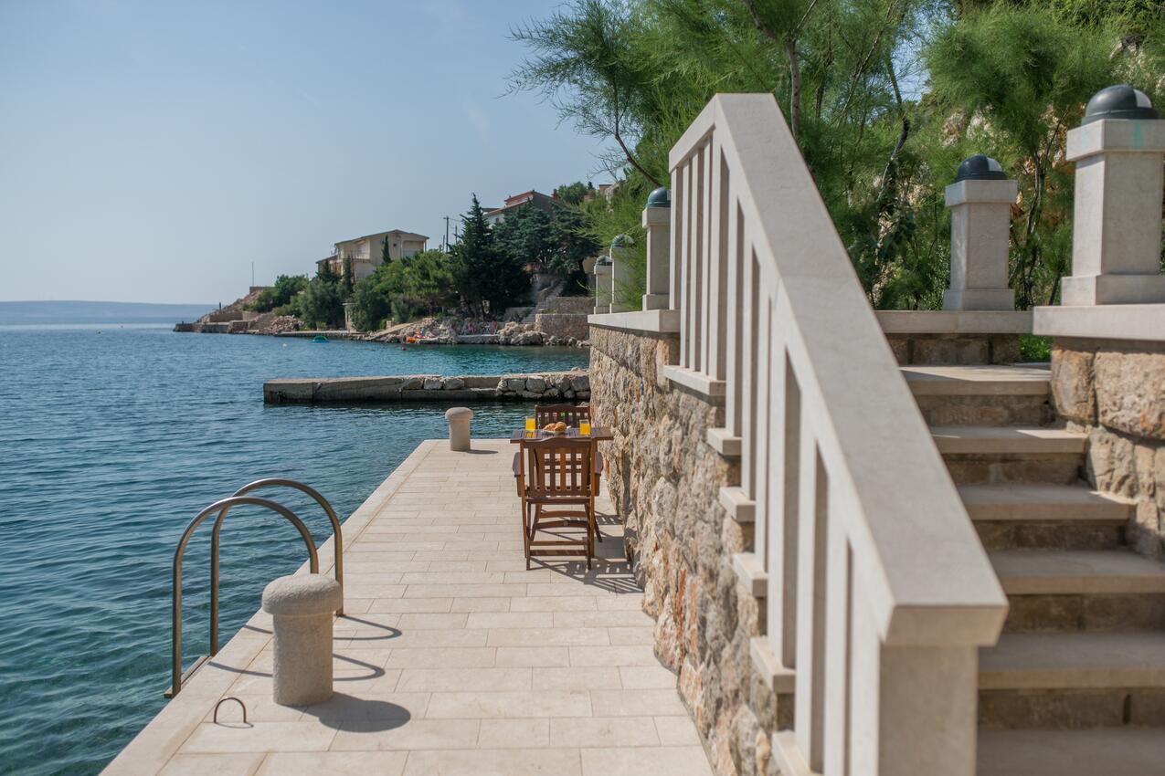 Najbliža plaža - Apartmani uz more Barić Draga, Karlobag