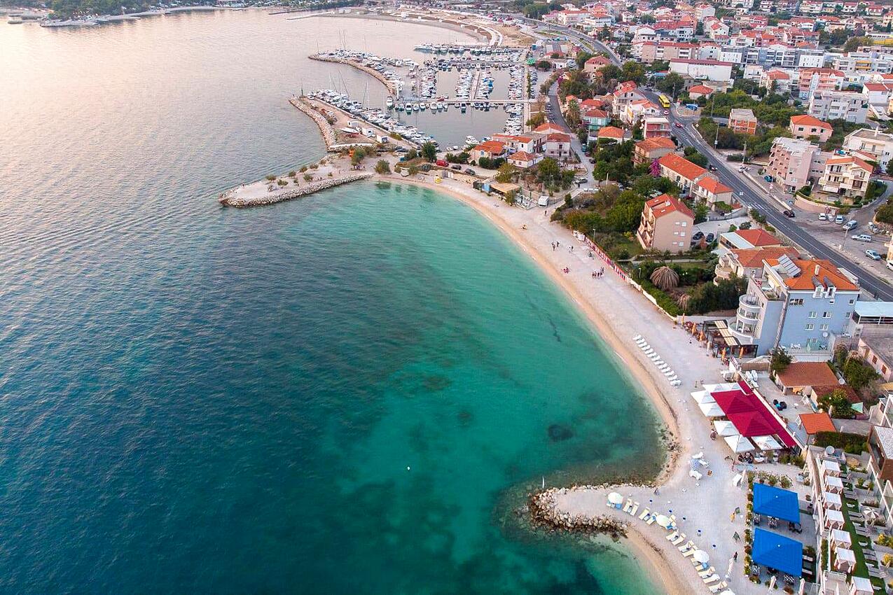 Den närmaste badstranden - Lägenheter med parkering Podstrana, Split