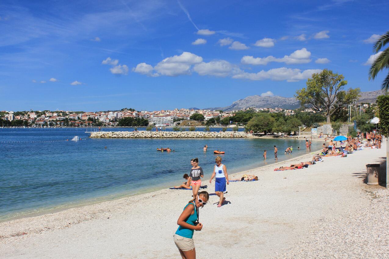Den närmaste badstranden - Lägenheter med parkering Podstrana, Split