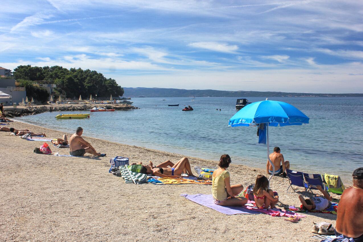 Den närmaste badstranden - Lägenheter med parkering Podstrana, Split