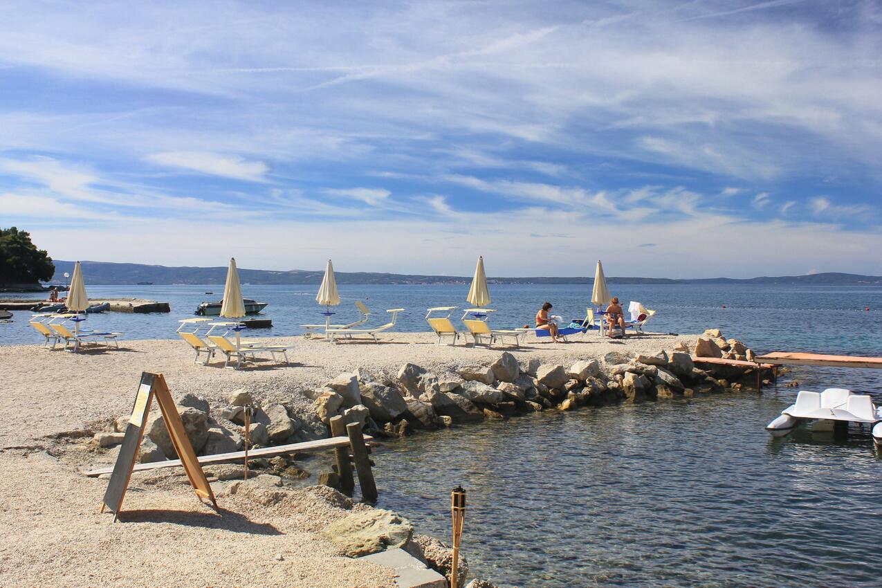 Den närmaste badstranden - Lägenheter med parkering Podstrana, Split