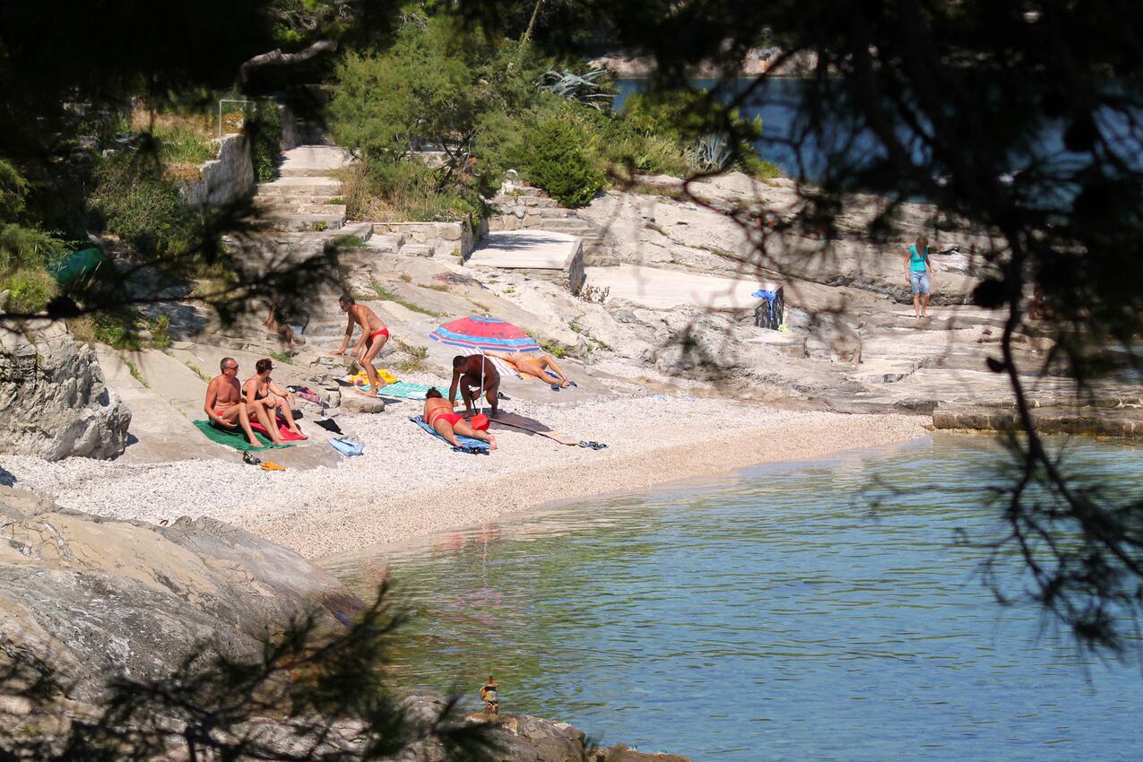 Nächster Strand - Ferienwohnungen mit Parkplatz Puntinak, Brac