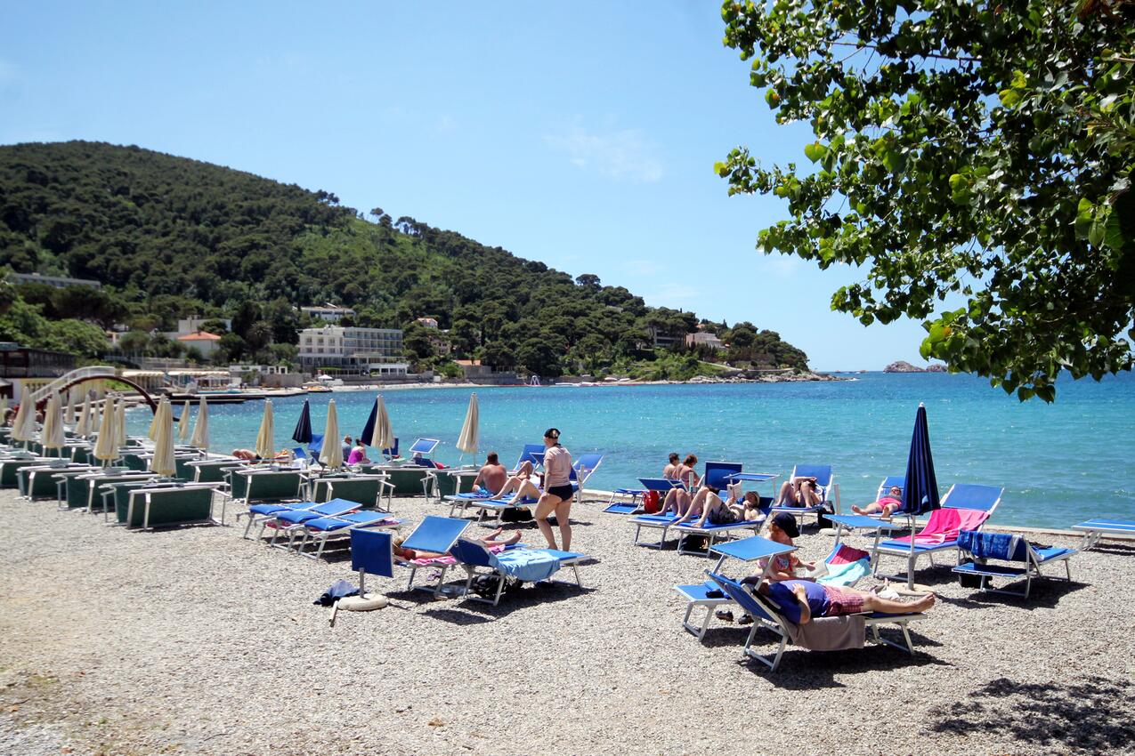 Nearest beach - Apartments with parking spaces Dubrovnik