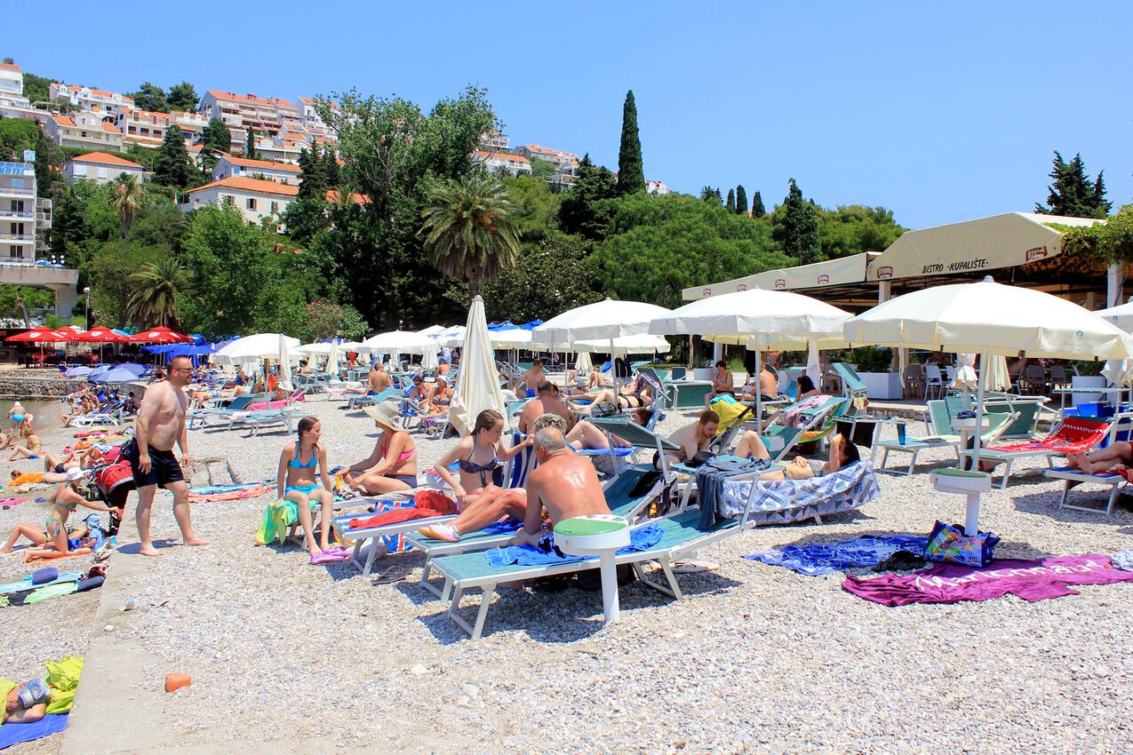 Nearest beach - Apartments with parking spaces Dubrovnik
