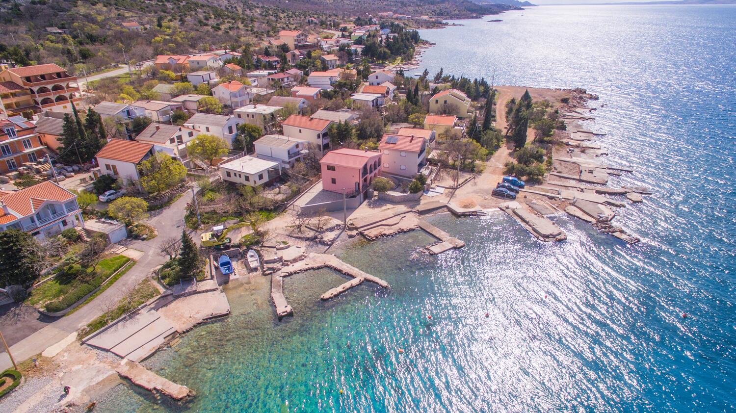 Najbliższa plaża - Apartamenty nad morzem Ribarica, Karlobag